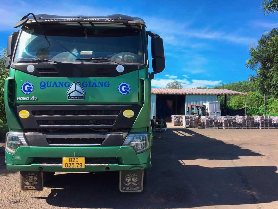 Từ ngày 01/08 ô tô kinh doanh vận tải sẽ có biển số nền màu vàng | Vận Tải Quang Giảng